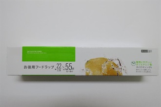 Hong Kong Customs today (December 16) announced results of its spot checks on plastic food wraps and food bags last month. A model of a plastic food wrap and a model of a plastic food bag were found without bilingual warnings or cautions, in contravention of the Consumer Goods Safety Regulation, a subsidiary legislation of the Consumer Goods Safety Ordinance. Photo shows the model of the plastic food wrap concerned.