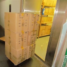 部分已装箱的怀疑私烟。