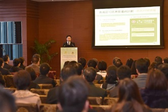 The Head of the Office of Supply Chain Security Management of Hong Kong Customs, Mr Jimmy Tam, introduces the latest developments of the Hong Kong AEO Programme to the industry.