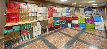 Hong Kong Customs yesterday (August 3) seized about 1.3 million suspected illicit cigarettes with an estimated market value of about $3.6 million and a duty potential of about $2.5 million in Yuen Long. Photo shows the suspected illicit cigarettes seized.