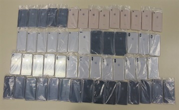 Hong Kong Customs seized 1 469 suspected smuggled smartphones at Shenzhen Bay Control Point yesterday (April 18) and today (April 19) with an estimated market value of about $5 million. A total of 55 smartphones were found underneath the driver's seat of an outgoing private vehicle.