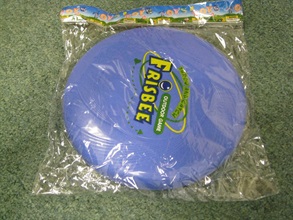 有關飛碟玩具包裝膠袋的厚度少於0.038毫米，並不符合安全標準，對兒童構成潛在危險。