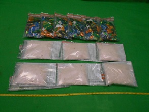 Hong Kong Customs yesterday (June 30) seized about 2.8 kilograms of suspected methamphetamine with an estimated market value of about $1.5 million at Hong Kong International Airport. Photo shows the suspected methamphetamine seized and the wrappings used to conceal the suspected methamphetamine.