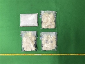 香港海关昨日（八月三十日）在牛头角检获约一公斤怀疑霹雳可卡因及约三百五十克怀疑可卡因，估计市值共约一百六十万元。