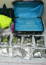 香港海關昨日（三月十五日）在羅湖管制站及尖沙咀檢獲共三十二公斤海洛英。圖示行動中檢獲的海洛英。