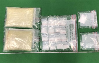香港海關昨日（九月十七日）在長沙灣檢獲約二點二公斤懷疑冰毒及約二百七十克懷疑氯胺酮，估計市值約一百三十萬元。