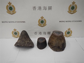 香港海關今日（十月六日）在香港國際機場檢獲約二點九公斤懷疑犀牛角，估計市值約五十九萬元。