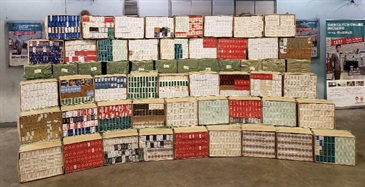 Hong Kong Customs yesterday (November 26) seized about 1.3 million suspected illicit cigarettes with an estimated market value of about $3.5 million and a duty potential of about $2.4 million at Man Kam To Control Point.