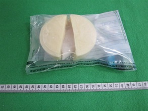 Hong Kong Customs yesterday (July 2) seized about one kilogram of suspected methamphetamine with an estimated market value of about $570,000 in Jordan. Picture shows suspected methamphetamine concealed in a soap bar.