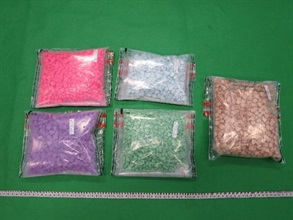 Hong Kong Customs detected four cases of cross-boundary drug trafficking through express parcels at Lok Ma Chau Control Point and Hong Kong International Airport on consecutive days between June 14 and yesterday (June 16). About 23 000 tablets of suspected ecstasy with an estimated market value of about $1.4 million were seized. Photo shows the suspected ecstasy seized in the first case.