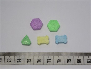 Hong Kong Customs detected four cases of cross-boundary drug trafficking through express parcels at Lok Ma Chau Control Point and Hong Kong International Airport on consecutive days between June 14 and yesterday (June 16). About 23 000 tablets of suspected ecstasy with an estimated market value of about $1.4 million were seized. Photo shows five types of the suspected ecstasy seized.