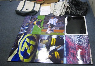 可卡因毒品藏在六块胶板的夹层内