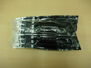 商标印在冒牌碳粉盒包装气袋外。