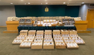 Hong Kong Customs yesterday (June 4) detected a suspected smuggling case using a van and a speedboat in Tung Chung. A batch of suspected smuggled goods, including cigars, high-value food and electronic products, with an estimated market value of about $10 million in total was seized. Photo shows some of the suspected smuggled goods seized.