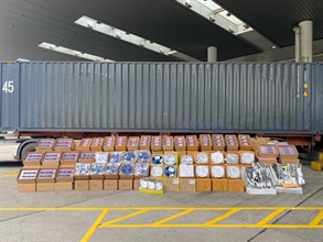 Hong Kong Customs detected three suspected smuggling cases using cross-boundary goods vehicles at Lok Ma Chau Control Point between June 17 and 19. A batch of suspected smuggled goods, including electronic parts, circuit boards, power supplies, USB drives, sunglasses and spectacles accessories, with an estimated market value of about $8.1 million was seized. Photo shows some of the suspected smuggled goods seized.