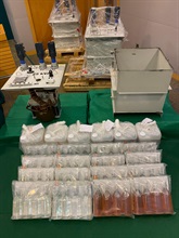 Hong Kong Customs jointly mounted an anti-narcotics operation, codenamed "Yunzhan-duanliu", with the anti-smuggling departments of the Mainland Customs in March. Hong Kong Customs seized about 700 kilograms of suspected methamphetamine with an estimated market value of $400 million in the operation. Picture shows the huge transformers and the suspected methamphetamine seized from them.