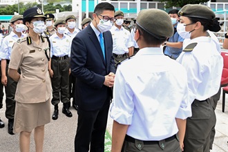 Hong Kong Customs ran the Customs Youth Leader Corps Summer Training Camp 2022 this week (August 15 to 19) and the graduation parade was held today (August 20) at the Hong Kong Customs College. Photo shows the Secretary for Security, Mr Tang Ping-keung (second left), and the Commissioner of Customs and Excise, Ms Louise Ho (first left), chatting with some of the graduates.