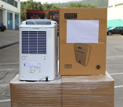 Hong Kong Customs on August 16 detected a suspected smuggling case involving a river trade vessel in the western waters of Hong Kong. A large batch of suspected smuggled goods with a total estimated market value of about $43 million was seized, including assorted electronic products, cosmetic products and high-value food. Photo shows a suspected smuggled electrical appliance seized.
