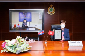 The Commissioner of Customs and Excise, Ms Louise Ho (right), and the Director General of the General Department of Customs and Excise of Cambodia, Dr Kun Nhem (left), signed a Memorandum of Understanding Regarding Co-operation and Mutual Administrative Assistance via videoconferencing today (September 16) to symbolise the common wishes between the two sides to enhance bilateral co-operation in different areas.