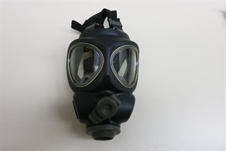 Hong Kong Customs seized a suspected strategic gas mask without a valid import licence during an operation conducted in Kowloon Bay yesterday (May 29).