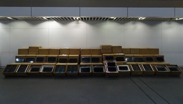 Hong Kong Customs yesterday (September 23) mounted an anti-smuggling operation at Lok Ma Chau Control Point and detected a suspected smuggling case involving a cross-boundary goods vehicle. A batch of smuggled goods with an estimated market value of about $690,000 was seized. Photo shows some of the suspected smuggled liquid-crystal displays seized.