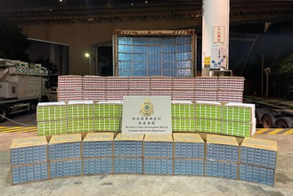 Hong Kong Customs on October 1 detected a large-scale illicit cigarette smuggling case and seized about 10.4 million suspected illicit cigarettes with an estimated market value of about $29 million and a duty potential of about $20 million in Tsing Yi. Photo shows the suspected illicit cigarettes seized.