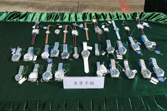 Hong Kong Customs yesterday (October 24) mounted an anti-smuggling operation in the southern waters of Lantau Island and detected a suspected case of using a cargo vessel to smuggle goods in the waters near Fan Lau. A batch of suspected smuggled goods with an estimated market value of about $20 million was seized. Photo shows some of the suspected smuggled precious watches seized.