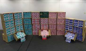 Hong Kong Customs yesterday (December 16) mounted an anti-smuggling operation and detected a suspected handheld game consoles smuggling case involving a cross-boundary goods vehicle at Lok Ma Chau Control Point, with seizure of 856 sets of suspected smuggled handheld game consoles with an estimated market value of about $1.3 million.