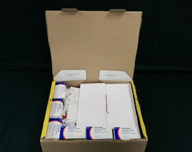 Hong Kong Customs detected four suspected medicine smuggling cases at Hong Kong International Airport on January 9 and yesterday (January 11). More than 12 000 tablets, about 4 388 milliliters and about 186 grams of suspected controlled medicines, with a total estimated market value of about $540,000, were seized. Photo shows the COVID-19 oral drugs seized by Customs officers from an air parcel arriving in Hong Kong from Germany.