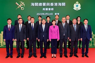 The Commissioner of Customs and Excise, Ms Louise Ho (front row, fourth right), and the Vice-Minister of General Administration of Customs of the People’s Republic of China (GACC), Mr Wang Lingjun (front row, fourth left), signed the Co-operative Arrangement on Deepening Risk Management Co-operation between the GACC and Hong Kong Customs in Hong Kong today (February 14). Other guests attending the signing ceremony include the Deputy Director General of the Department of Finance of the GACC, Mr Xu Mingjie (front row, first left), the Director General of the Department of Commodity Inspection of the GACC, Mr Lin Jian-tian (front row, third left), the Chief Engineer of the GACC, Mr Li Wenjian (front row, third right), the Director General of the Department of International Cooperation of the GACC, Mr Zhou Wenyi (front row, second right), the Director of Customs Liaison Division, Police Liaison Department, Liaison Office of the Central People's Government in the Hong Kong Special Administrative Region, Mr Qi Hao (back row, first left), the Director of the Office of Hong Kong, Macao and Taiwan Affairs of the GACC, Ms Zhuang Yan (back row, third left) , the Deputy Director of the General Office of the GACC, Mr Jiang Zhitao (back row, third right) and other senior officials of the Hong Kong Customs.