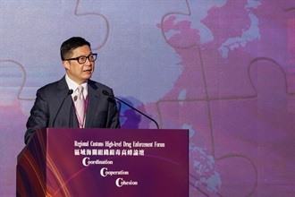 The Secretary for Security, Mr Tang Ping-keung, participated in the Regional Customs High-level Drug Enforcement Forum hosted by the Customs and Excise Department of Hong Kong today (February 16). Photo shows Mr Tang delivering a keynote speech at the forum.