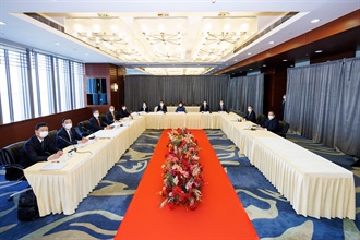 The High-level Meeting on Combating Smuggling Activities between Mainland, Hong Kong and Macao Customs was held by Hong Kong Customs, the Anti-Smuggling Bureau of the General Administration of Customs of the People's Republic of China and the Macao Customs Service at the Hong Kong Customs Headquarters Building today (February 17). The Hong Kong Customs delegation was headed by the Commissioner of Customs and Excise, Ms Louise Ho, while the Mainland delegation and the Macao delegation was headed by the Director General of the Anti-Smuggling Bureau of the General Administration of Customs of the People's Republic of China, Mr Sun Zhijie, and the Assistant Director-General of the Macao Customs Service, Mr Lei Iok-fai, respectively.