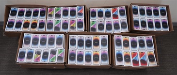Hong Kong Customs yesterday (February 20) detected a suspected smartphone smuggling case at the Shenzhen Bay Control Point and seized over 400 suspected smuggled smartphones with an estimated market value of about $4 million. Photo shows the suspected smuggled smartphones seized.