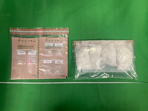 Hong Kong Customs on February 25 and yesterday (February 27) seized about 1 kilogram of suspected ketamine, about 1 gram of suspected ecstasy and about 1g of suspected methamphetamine with a total estimated market value of about $580,000 at the Shenzhen Bay Control Point and Sham Shui Po. Photo shows the suspected dangerous drugs seized.