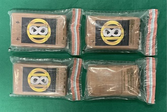 Hong Kong Customs today (April 7) seized about 5 kilograms of suspected cocaine with an estimated market value of about $4.5 million in Sha Tau Kok. A man was arrested. Photo shows the suspected cocaine seized.