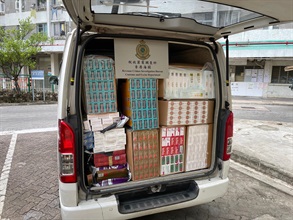 Hong Kong Customs yesterday (April 12) and today (April 13) conducted anti-illicit cigarette operations in the public rental housing in Tuen Mun and Sau Mau Ping respectively. Two suspected illicit cigarette storage centres were raided and a total of about 150 000 suspected illicit cigarettes with an estimated market value of about $550,000 and a duty potential of about $370,000 were seized. Photo shows the suspected illicit cigarettes seized by Customs officers in Tuen Mun and the light goods vehicle suspected to be involved in the case.