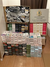 Hong Kong Customs yesterday (April 12) and today (April 13) conducted anti-illicit cigarette operations in the public rental housing in Tuen Mun and Sau Mau Ping respectively. Two suspected illicit cigarette storage centres were raided and a total of about 150 000 suspected illicit cigarettes with an estimated market value of about $550,000 and a duty potential of about $370,000 were seized. Photo shows the suspected illicit cigarettes seized by Customs officers in Sau Mau Ping on April 12.