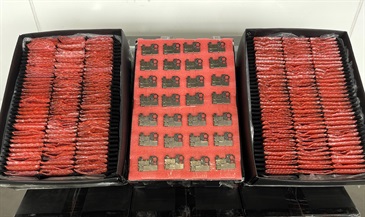 Hong Kong Customs yesterday (April 13) mounted an anti-smuggling operation at the Lok Ma Chau Control Point and detected a suspected smuggling case involving a cross-boundary container truck. About 200 000 suspected smuggled mobile phone parts with an estimated market value of about $6 million were seized. Photo shows some of the suspected smuggled mobile phone circuit boards seized.