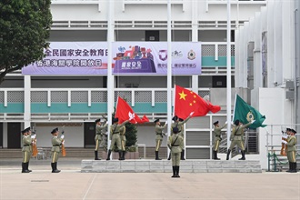 香港海关学院今日（四月十五日）举办开放日。香港海关仪仗队人员以中式升旗仪式为开放日揭开序幕。