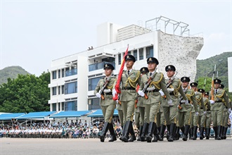 香港海关仪仗队人员今日（四月十五日）以中式步操为香港海关学院开放日揭开序幕。
