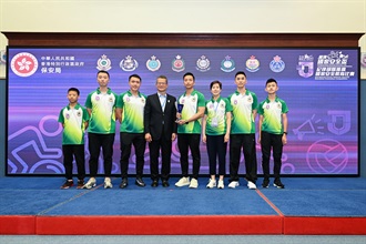 The Financial Secretary, Mr Paul Chan (fourth left), presented the Championship of Safeguarding National Security Cup relay race to Hong Kong Customs winning team at the awards presentation ceremony at the Hong Kong Correctional Services Academy today (April 15). The Commissioner of Customs and Excise, Ms Louise Ho (third right) also attended the awards presentation ceremony.
