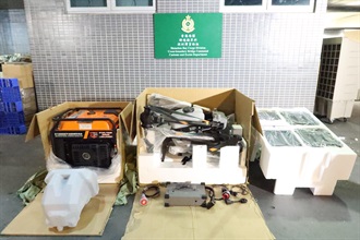 Hong Kong Customs yesterday (April 27) detected a suspected smuggling case at the Shenzhen Bay Control Point and seized a batch of suspected smuggled goods and a batch of frozen meat without a relevant health certificate or written permission. The total estimated market value of the seizures was about $10 million. Photo shows one set of unmanned aerial vehicle (i.e. unmanned aircraft) suspected to be smuggled and suspected to be a strategic commodity.