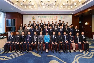 Hong Kong Customs today (May 11) held the inaugural ceremony of the "Customs YES" Honorary Presidents' Association (CYHPA) at the Customs Headquarters Building. Photo shows the directorates of Customs, members of the CYHPA and members of the Executive Committee of "Customs YES".
