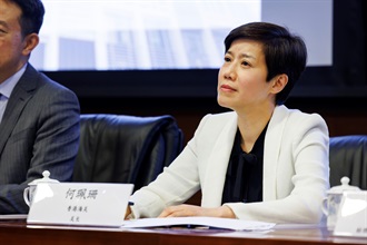 香港海关关长何珮珊今日（五月十八日）在香港海关总部大楼与珠海市市长黄志豪会面。图示何珮珊于会上发言。