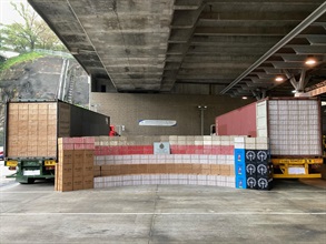 Hong Kong Customs on May 22 detected a large-scale illicit cigarette smuggling case and seized about 21 million suspected illicit cigarettes, with an estimated market value of about $80 million and a duty potential of about $53 million, in Tuen Mun. Photo shows the suspected illicit cigarettes seized.