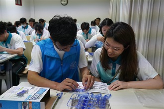 Members of “Customs YES” visited the Xi’an Jiaotong University and interacted with the university’s robot team members on July 14.