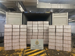 Hong Kong Customs on August 4 and 5 detected three smuggling cases of tobacco products in Kwai Chung and Tuen Mun, and seized about 11 million suspected illicit cigarettes and about 1 400 kilograms of suspected duty-not-paid manufactured tobacco products in total. The total estimated market value was about $49 million, with a duty potential of about $32 million. Photo shows the suspected illicit cigarettes seized in the first case.