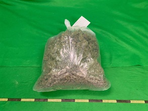 Hong Kong Customs detected two drug trafficking cases involving baggage concealment yesterday (September 9) and today (September 10) at Hong Kong International Airport. About 1.5 kilograms of suspected cocaine and 5.3 kilograms of suspected cannabis buds were seized with an estimated market value of about $2.5 million in total. Photo shows the suspected cannabis buds seized.