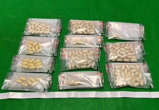 Hong Kong Customs detected three dangerous drugs cases at Hong Kong International Airport in the past two days (November 22 and 23) and seized about 2.7 kilograms of suspected cocaine and about 2.1kg of suspected heroin with a total estimated market value of about $4.6 million. Photo shows the suspected cocaine, weighing about 900 grams, discharged by the arrested woman of the first case.