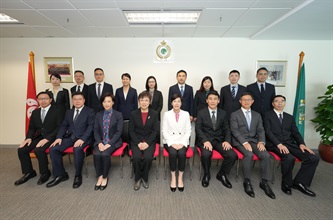 The Commissioner of Customs and Excise, Ms Louise Ho, today (November 27) meets with Vice Minister of General Administration of Customs of the People's Republic of China (GACC) Ms Lv Weihong. Photo shows Ms Ho (front row, fourth right); Ms Lv (front row, fourth left); the Assistant Commissioner (Administration and Human Resource Development), Ms Tam So-ying (front row, third left); the Assistant Commissioner (Excise and Strategic Support), Mr Rudy Hui (front row, second right); the Head of Trade Controls, Mr Li Man-kai (front row, first left); and Hong Kong Customs officers and members of the GACC delegation.